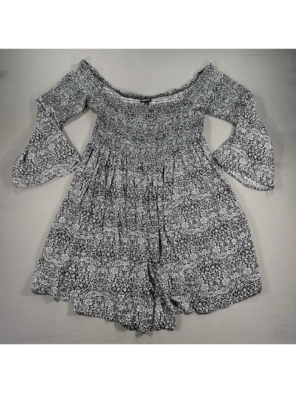 Torrid Size 2 Floral Dress Long Sleeve Smocked Bodice Boho Ruffle Hem Plus Size
